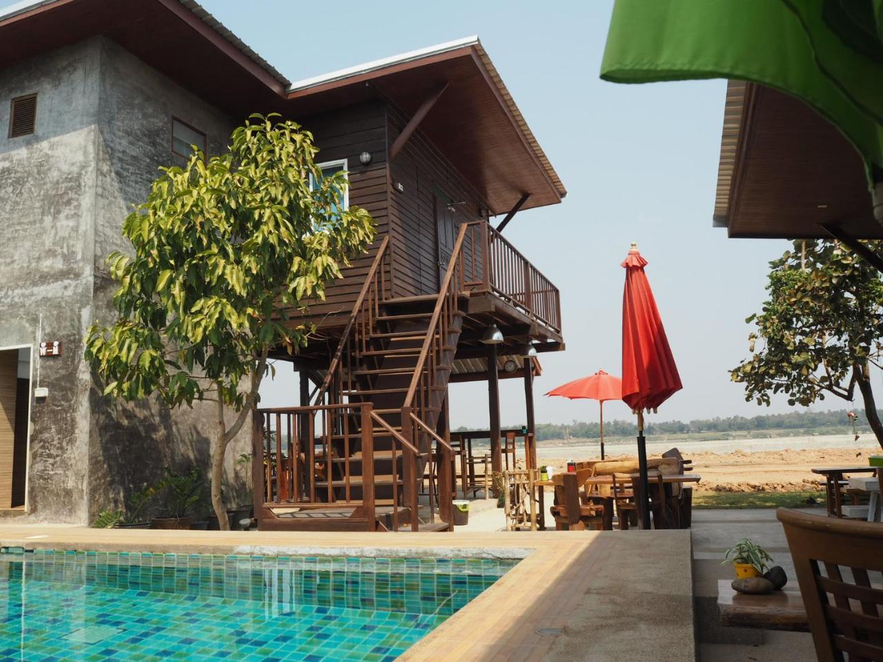 Nawiengkaeriverview Resort Mukdahan Exterior photo